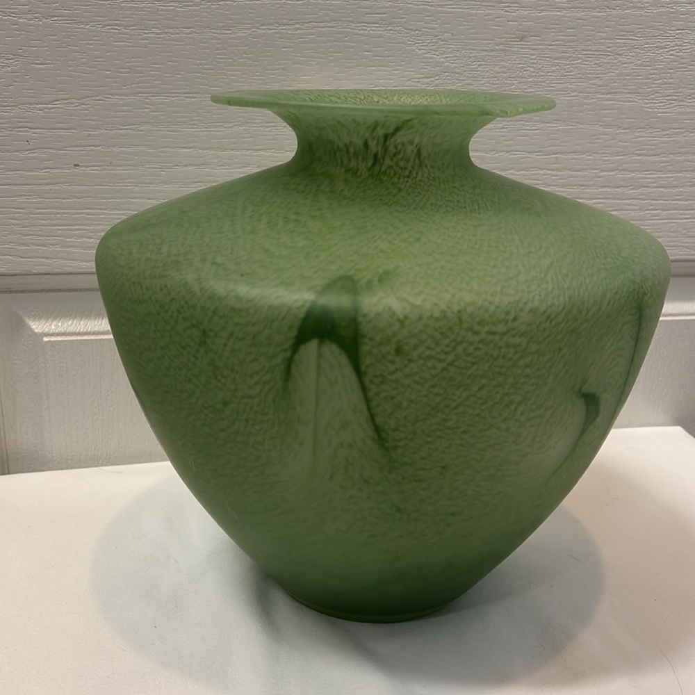 Rare Large Maestri Vetrai Italian Elegant Mint Green Hand Blown Glass Vase